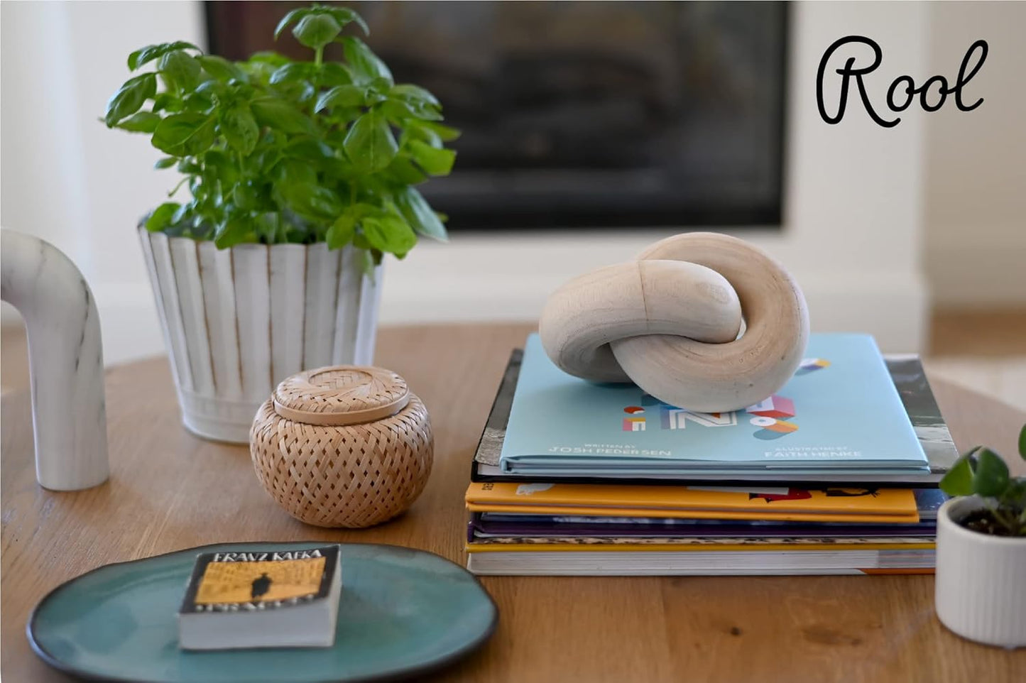 Rool Coffee Table Decor Book Shelf Decor Accents Home Decor Console Table Decorative Items Living Room Wood Knot Decor Chain Link Decorations Beige